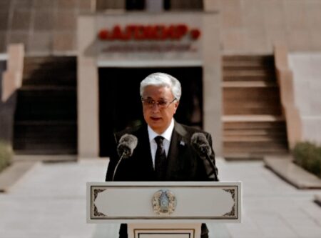 Біздің ұлт құрбан психологиясынан арылып, болашаққа нық қадам басуы қажет — Тоқаев