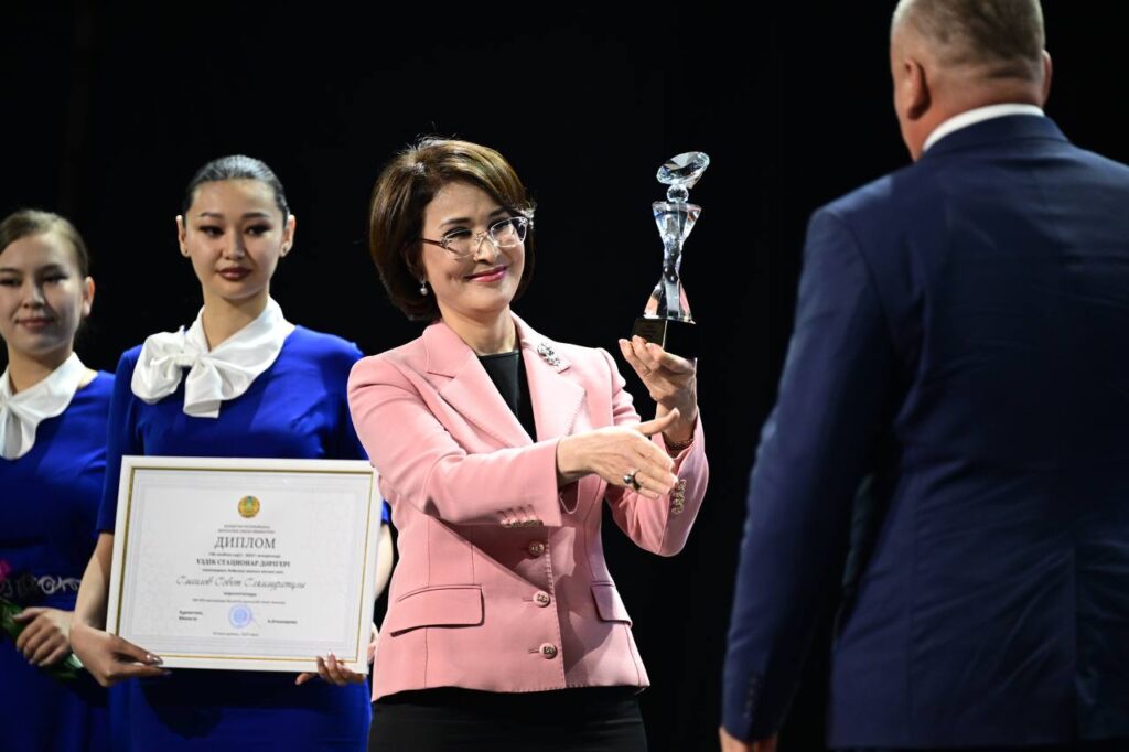 Елордада медицина қызметкерлері күні қарсаңында үздік мамандар марапатталды