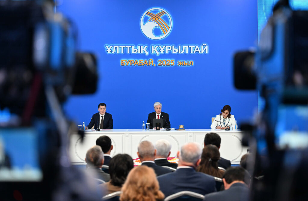 Әшімбаев «Тоқаев моделі» туралы: бөлмейді, қайта біріктіреді Тоқаев