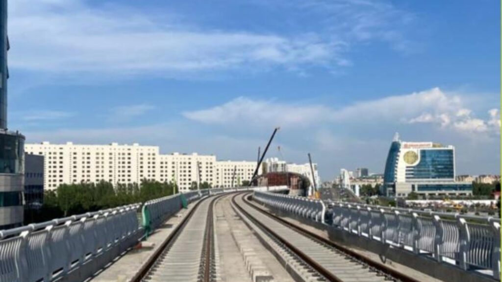 LRT: Астанада жеңіл рельсті көлік желісінің 11 шақырымы төселді