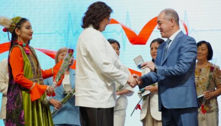 БҚО әкімі медицина қызметкерлерін кәсіби мерекелерімен құттықтады