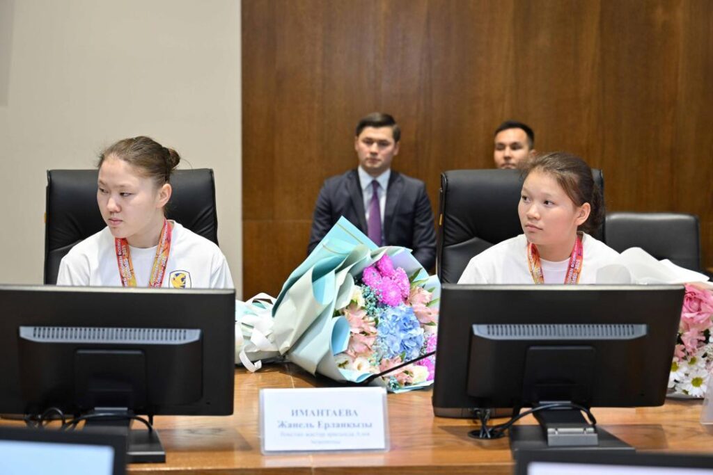 Абай облысының әкімі Азия чемпиондарын марапаттады