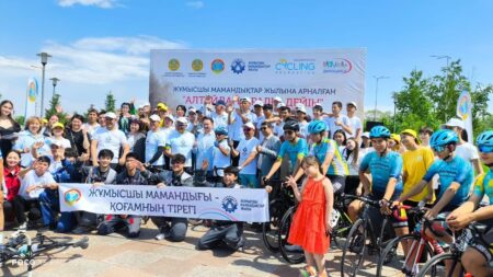 Жұмысшы мамандықтар жылы: «Алтайдан Оралға дейін» велошеруі Астанаға жетті