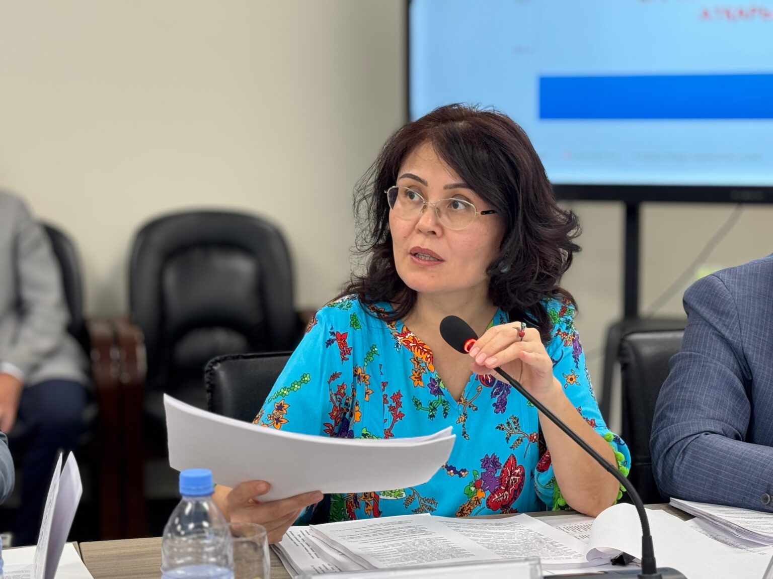 Түркістан облыстық мәслихатында маңызды әлеуметтік және әкімшілік мәселелер қаралды