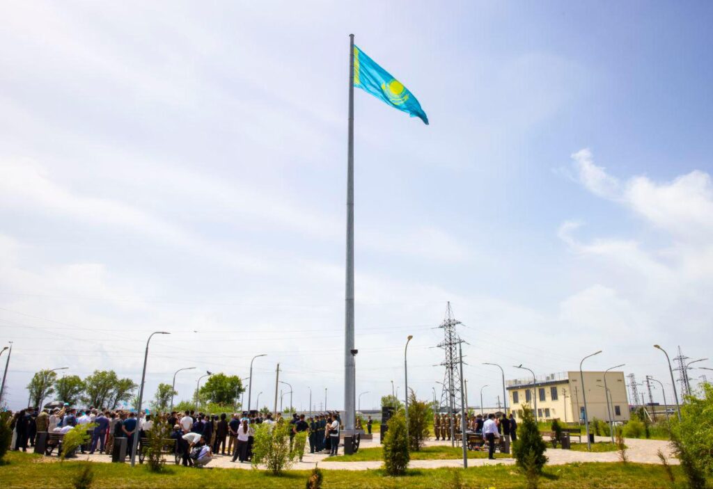 Алматы облысында Мемлекеттік Ту бір мезетте көкке көтерілді