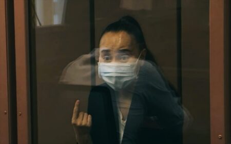 «Түсінсеңші, тағдырым қыл үстінде тұр». Перизат Қайрат сот залында куәгермен бетпе-бет келді