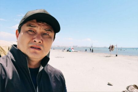 «Теңіз тазалығы кабинетте шешілмейді». Маңғыстау әкімі командасын жағалауға алып шықты