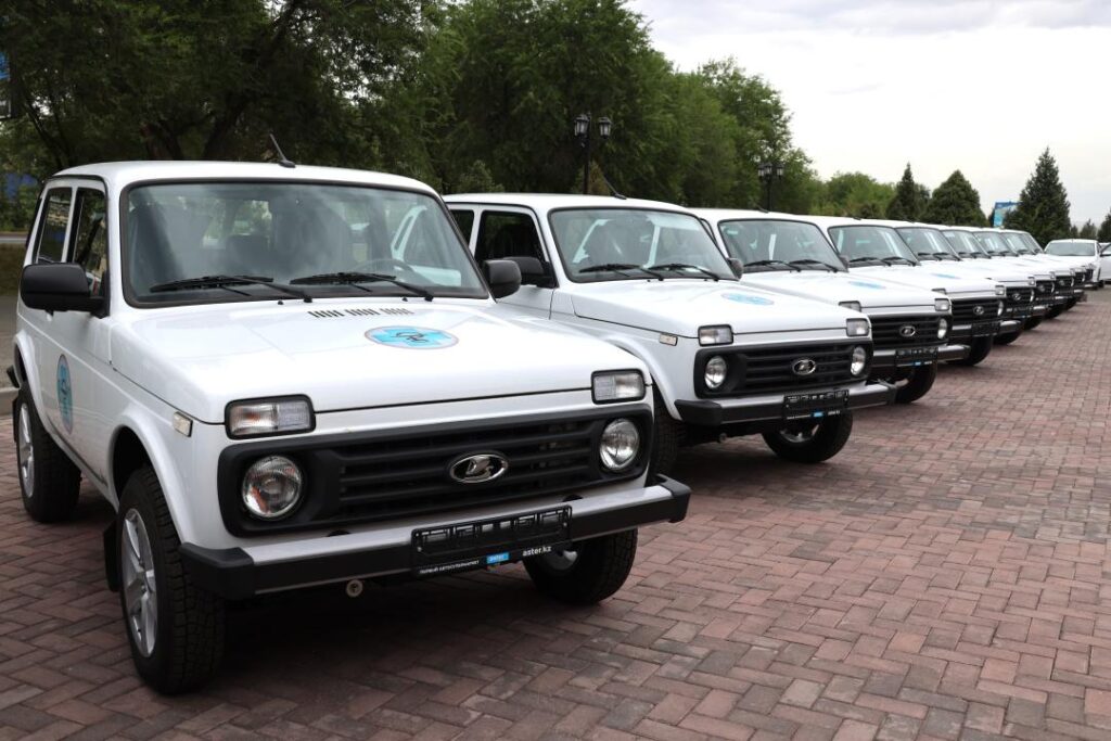 Талдықорғанда ветеринария қызметкерлері марапатталып, станцияларға жаңа көліктер берілді