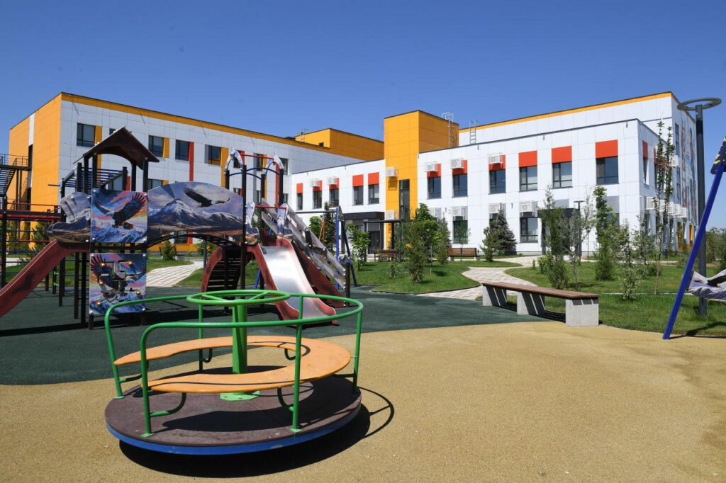 Алматыдан Қонаевқа: 171 бала жаңа әрі заманауи талаптарға сай Балалар үйіне көшеді