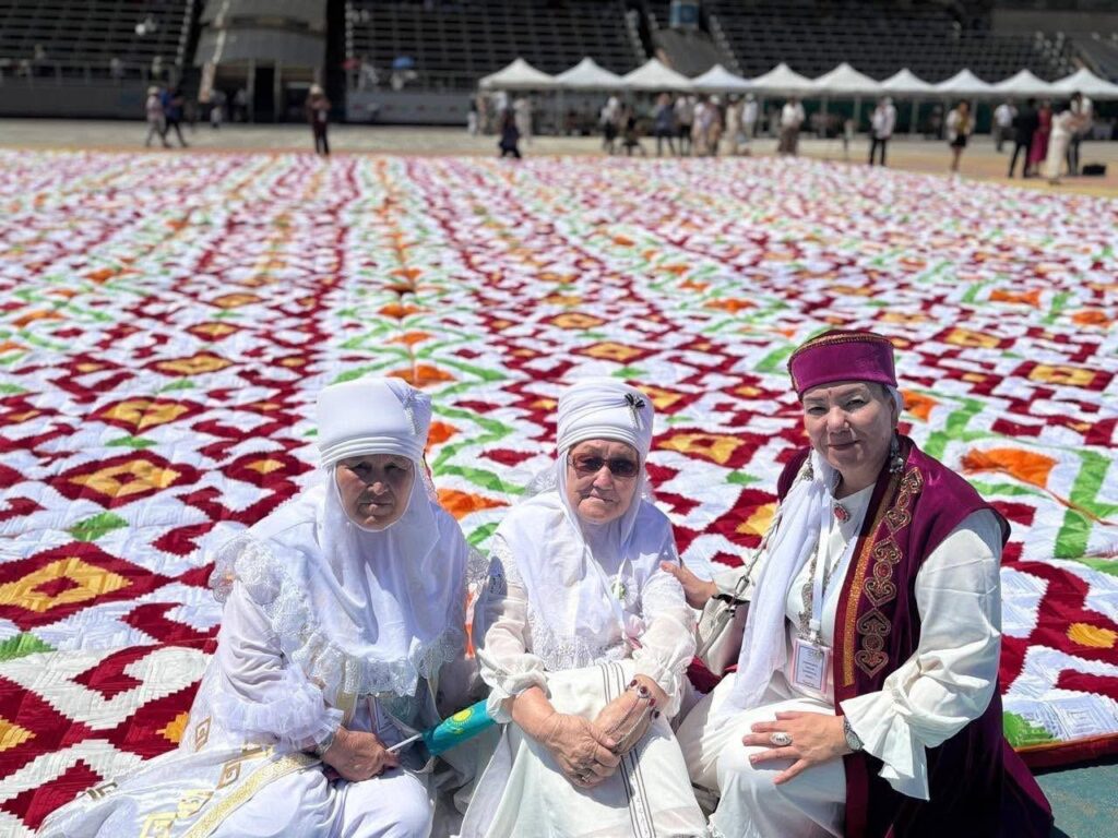 Түркістан шеберлері Алматыда өткен рекордтық көрмеге қатысты