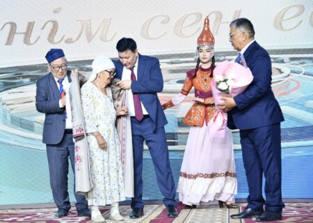 Отырарда Шәмші Қалдаяқовқа арналған мерекелік кеш өтті