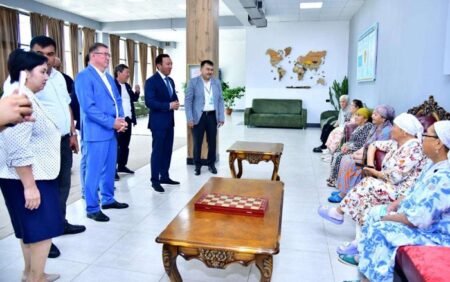 Қоғамда қарттарға қамқор болу маңызды міндет