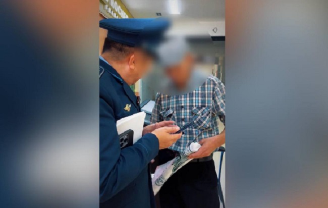 Оралда алаяқтардың тұзағына түсе жаздаған тұрғынды тәртіп сақшылары құтқарды