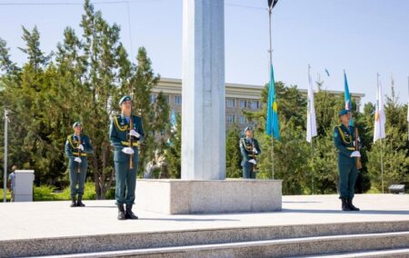 Қонаевта Конституцияның 30 жылдығына орай Мемлекеттік Ту 55 метрлік тұғырға көтерілді