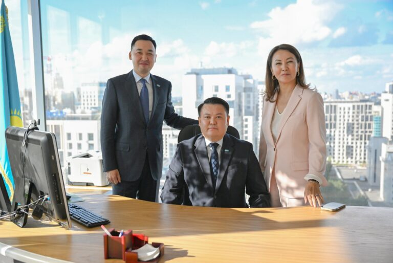 Отандық медиада ауыс-түйіс: Ләззат Танысбай «Еуразияға», Ернұр Бурахан «Қазақстанға» келді