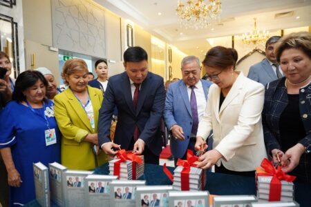 Түркістандағы азаматтық форум: «Елге еткен еңбек» атты кітаптың тұсаукесері өтті