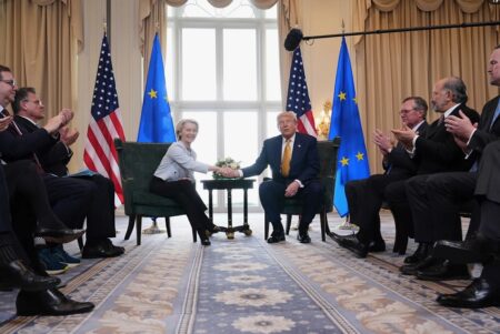 АҚШ пен Еуропа жаңа сауда келісіміне қол жеткізді