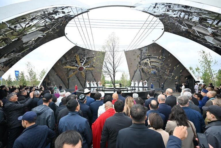 Өмір ағашы монументі: діндер мен мәдениеттерді біріктірген бастама