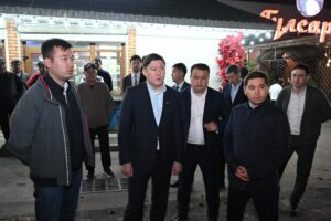 Алматы әкімінің орынбасары Алмасхан Сматлаев нөсерден кейін опырылып кету қаупі бар аумақтарды тексерді