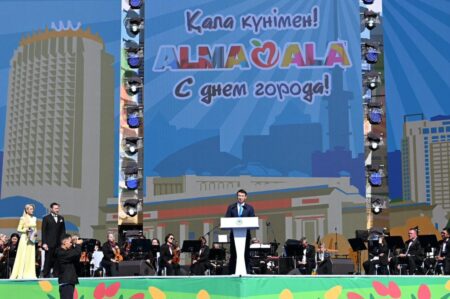 Алматы әкімі Дархан Сатыбалды алматылықтарды Қала күнімен құттықтады