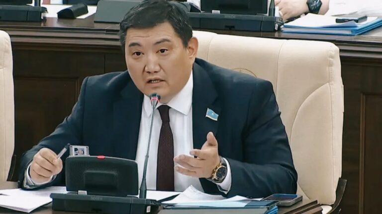 «Алаяқтардың күнәсі халыққа жүктелмейді». Депутат Базарбек министрліктің ұсынысын сынады