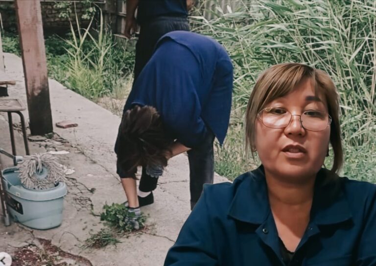 «Жалақымның 50 пайызын алып отыр». Еден жуушы президент Тоқаевтан араша сұрады