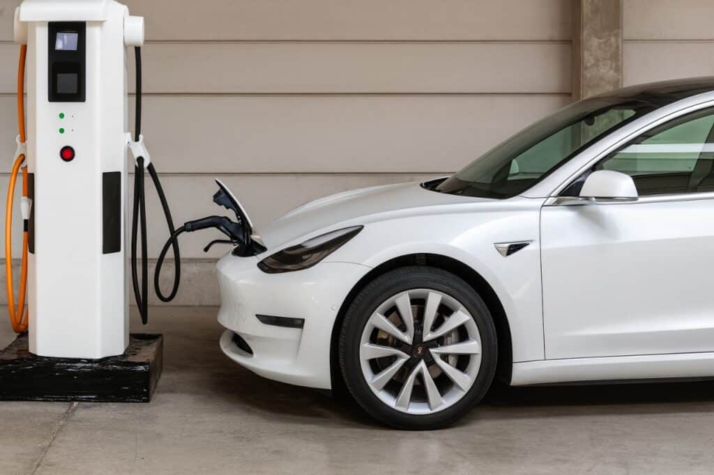 Қазақстандағы электрмөбил дүрбелеңі: кедендік жеңілдік аяқталуға жақын