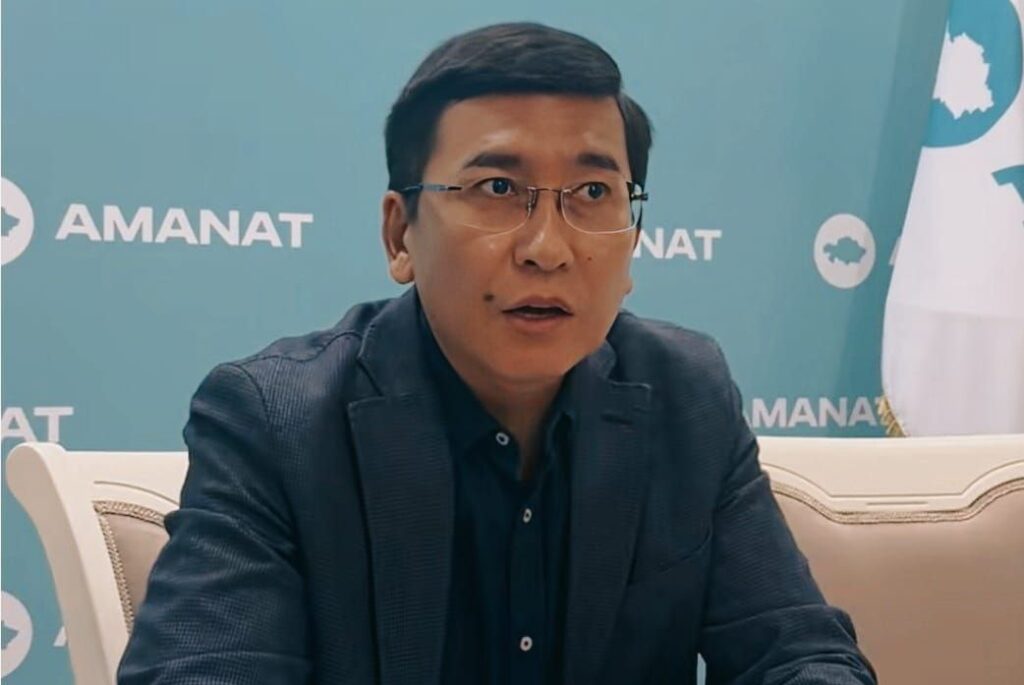 Тоқаевтың сөзіне түзету енгізген Аймағамбетов: депутат білім жүйесіндегі жаңа реформаның шикілігін ашты