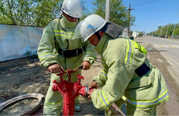 Өтеген кентінде болған өрт кезінде құтқарушылар 7 адамды құтқарып, өртті ауыздықтады