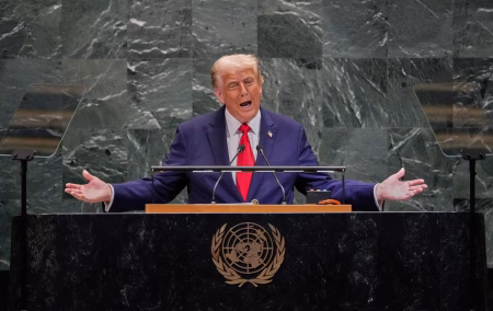 БҰҰ мінберіндегі Трамп: техникалық ақау, тосын мәлімдеме, өткір сын Дональд Трамп БҰҰ эскалатор суфлер