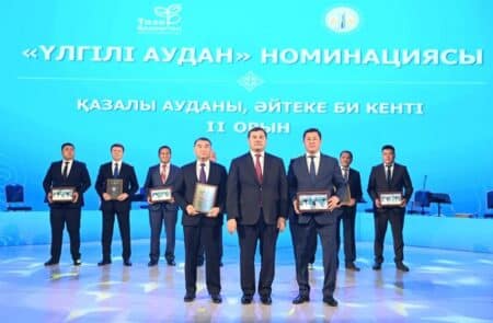 Адал еңбекке – лайықты құрмет: Қызылордада ауылдарға 19 техника берілді