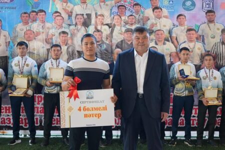 Қазақстан чемпионы Самат Мұқасанға жаңа пәтердің кілті табыс етілді