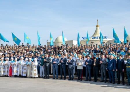 Жетісуда Республика күніне орай Мемлекеттік Ту көтерілді