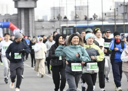 Республика күніне арналған бұқаралық жүгіруге 1500 елорда тұрғыны қатысты Республика