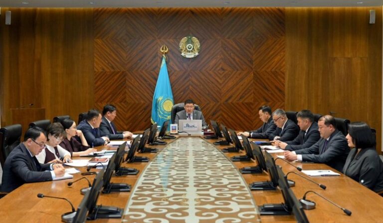 Абай облысында әкімнің төрағалығымен өткен жиында ауыз су мәселесі ашық талқыланды