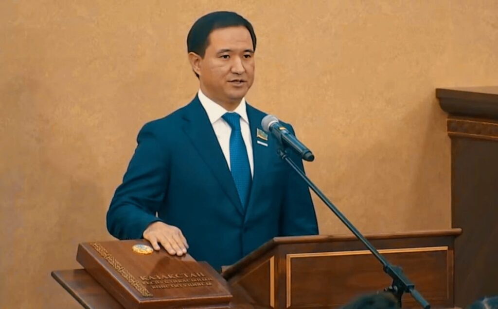 Жұлдыздың орнын басқан Әбутәліп: Мәжіліске жасанды интеллект маманы келді