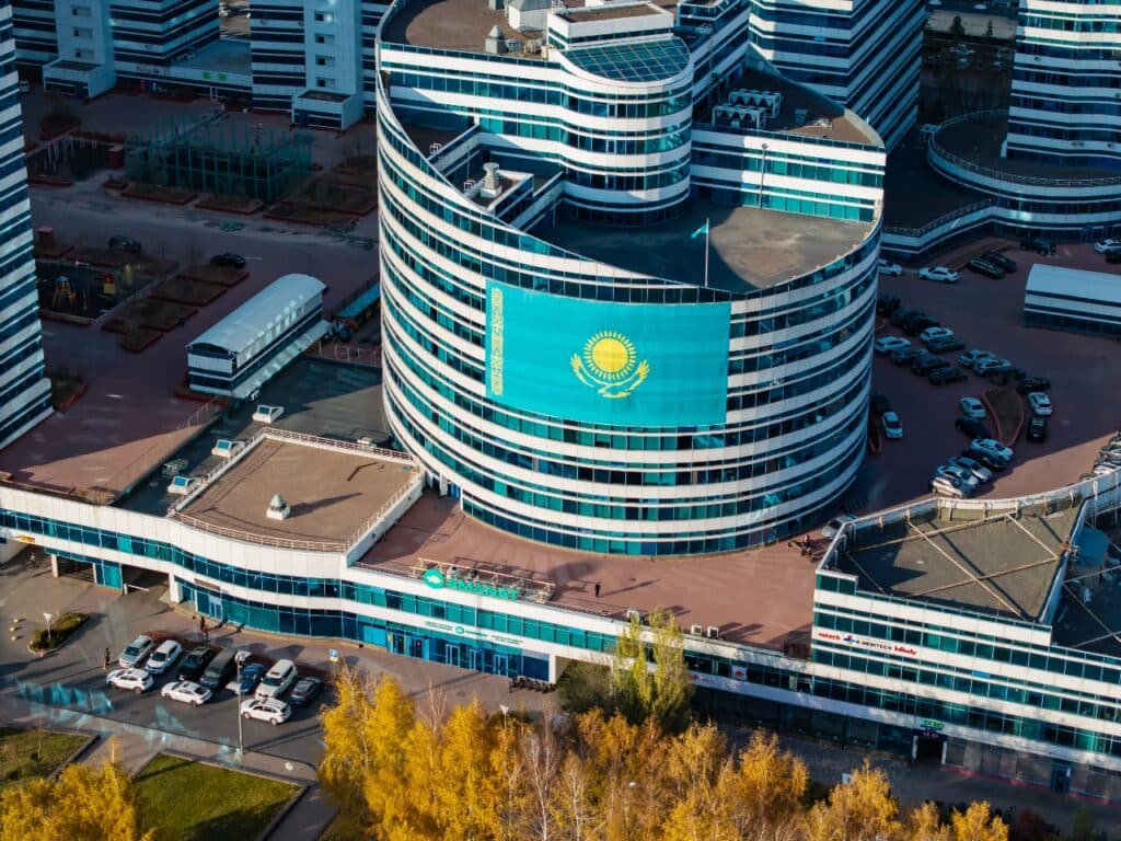 «Менің Елім – Менің Туым»: мыңдаған жас қазақстандықтар патриотизм жолын таңдайды