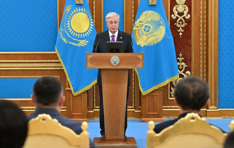 Ұстаздар күні: Президент мұғалімдердің еңбегіне жоғары баға берді