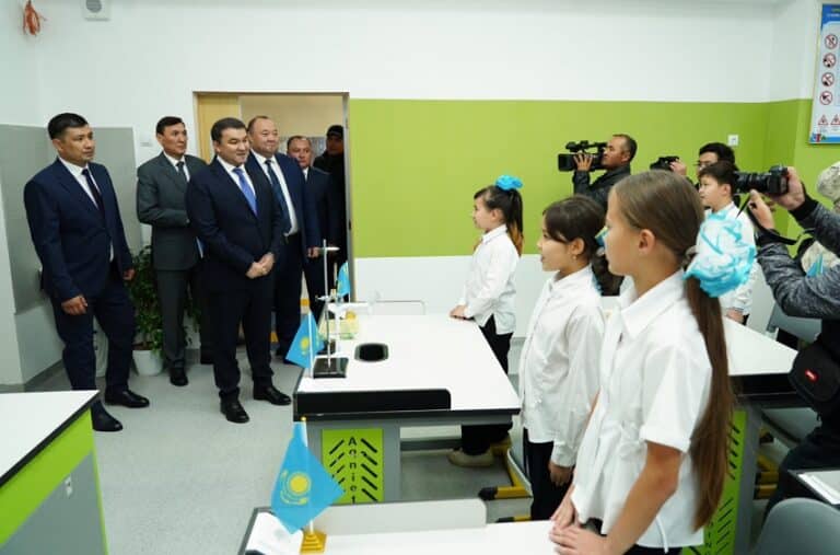 «Келешек мектептері» жобасы: Түркістан өңіріндегі үшінші жаңа мектеп есігін ашты