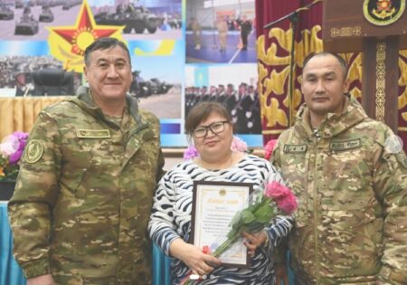 Ақтауда аналар әскер өмірін өз көзімен көрді аналар мен әскерилер