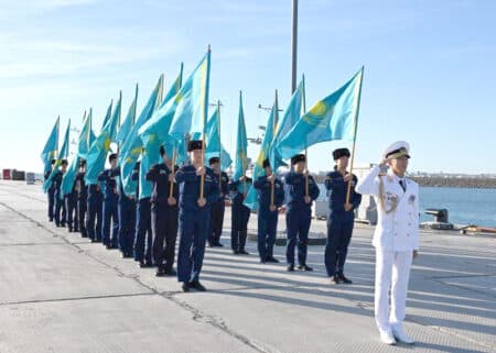 Каспий толқынында желбіреген Ту теңізшілер рухын көтерді