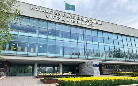 Ұлттық кітапхана жанындағы Әуезов кабинеті оқырмандарды бұрынғыдай қабылдап отыр