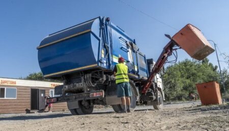 Жетісуда Балқаш пен Алакөл жағалауын күтуге арнайы кәсіпорындар құрылуда Тазалық машинасы