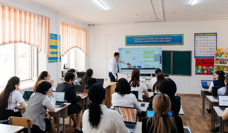 Атырау облысында 90 мың оқушы AmanSultan платформасы арқылы білім алуда