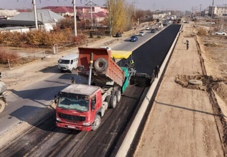 Түркістан жолдары жөнделіп, тұрғындарға қолайлы жағдай жасалуда жол жөндеу