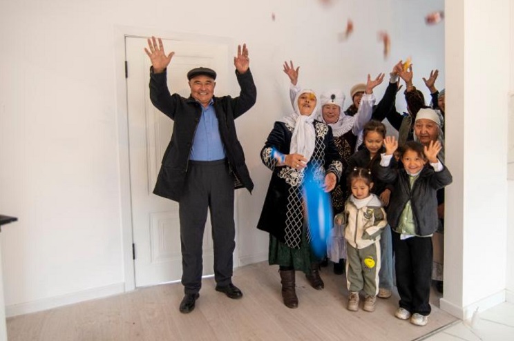 Жетісуда 1 миллион шаршы метр тұрғын үй салынып, мыңдаған отбасы қоныс тойын тойлаған Қуанған Қазақтар Үй