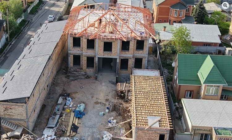 Сот шешімімен заңсыз салынған екі қабатты нысан бұзылды Снос