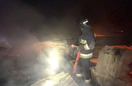 Талғардағы көп қабатты үйдегі өрт кезінде құтқарушылар 15 газ баллонын қауіпсіз жерге шығарып, жарылыстың алдын алды