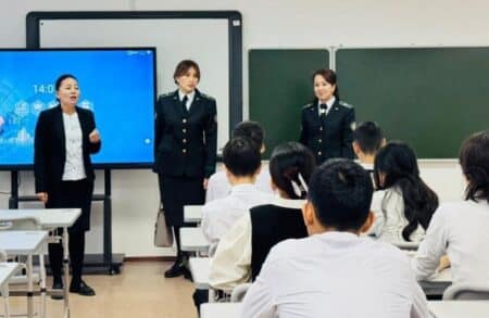 Астанада «Qarzhy Saqshysy» ойыны оқушыларды қаржы алаяқтарынан сақтандырады оқушылар