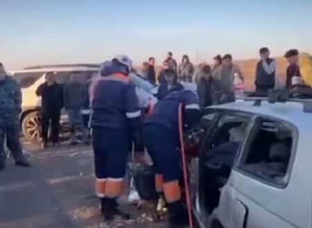 Алматы облысында екі көлік соқтығысып, құтқарушылар қысылып қалған жүргізушіні босатып алды